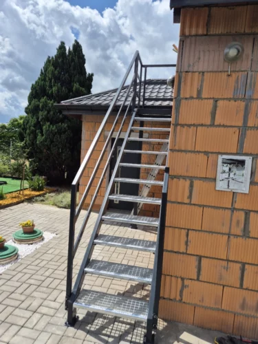 realizacja schody zewnętrzne z kraty pomostowej